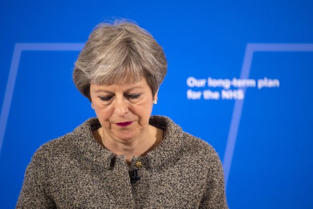 Σε πολιτική κρίση η Βρετανία - Στον αέρα το σχέδιο Μέι για ομαλό Brexit