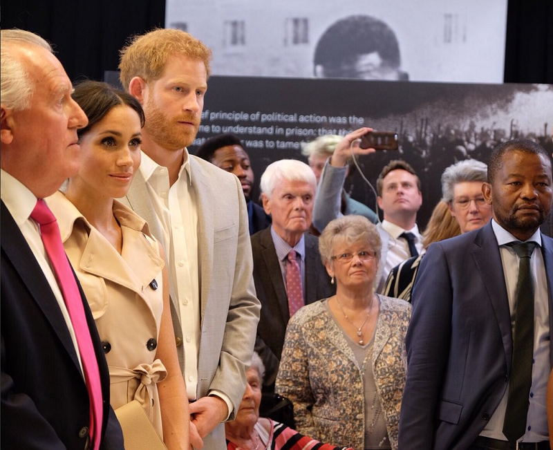 Ο πρίγκιπας Χάρι και η Μέγκαν Μάρκλ στην έκθεση για τον Νέλσον Μαντέλα