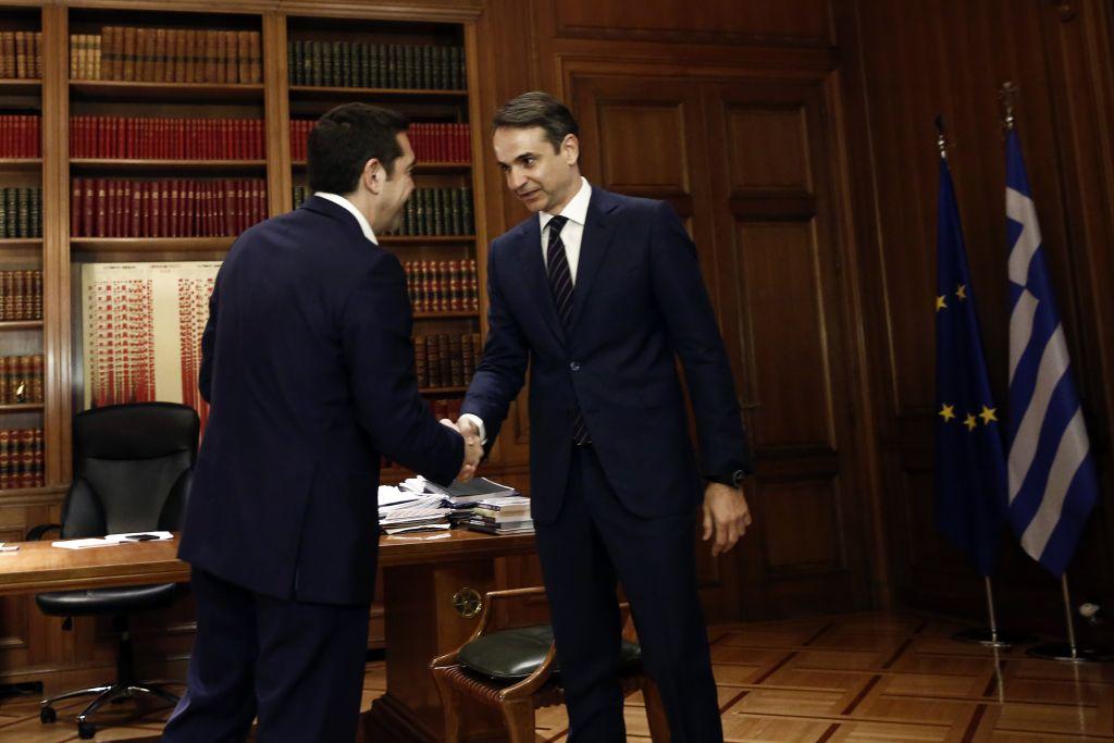 Πρόταση Μητσοτάκη προς Τσίπρα για δωρεά Νιάρχου για τα εναέρια μέσα