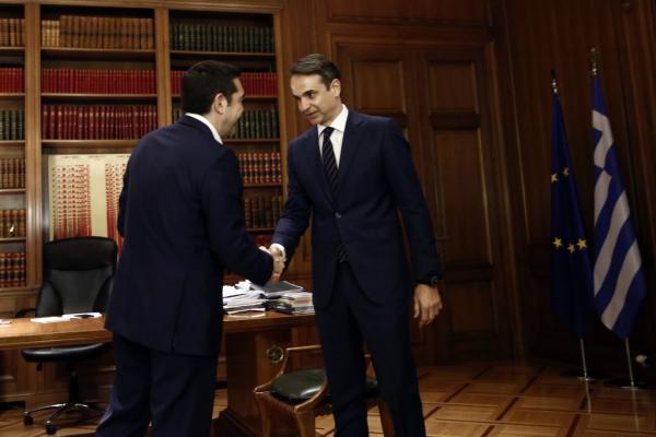 Πρόταση Μητσοτάκη προς Τσίπρα για δωρεά Νιάρχου για τα εναέρια μέσα