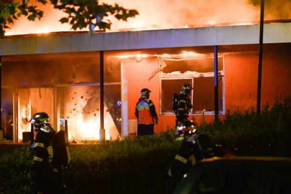 Τρίτη νύχτα άγριων επεισοδίων στη Νάντη μετά το θάνατο 22χρονου από αστυνομικό