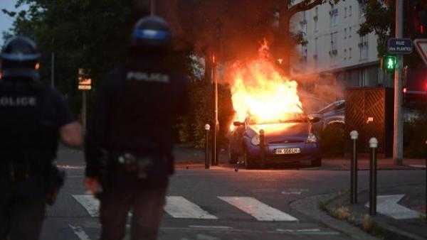 Ταραχές στη Νάντη μετά τον φόνο νεαρού από αστυνομικό (φωτό + βίντεο)