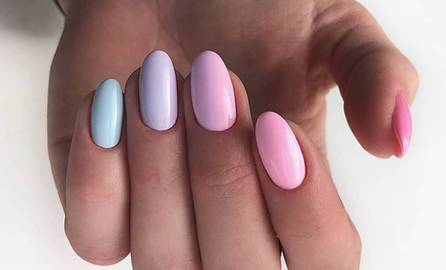 Τέλεια βαμμένα νύχια με αυτό το κόλπο