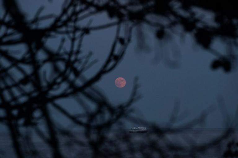 Το «ματωμένο φεγγάρι» στο Μάτι