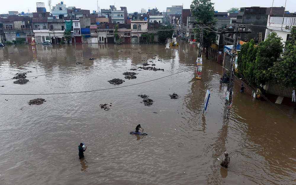 Οι χειρότερες βροχές των τελευταίων 38 ετών βούλιαξαν το Πακιστάν