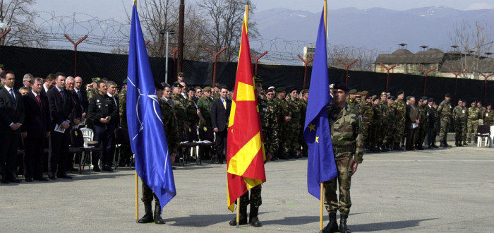 «Πυρ ομαδόν» κατά της κυβέρνησης για την πρόσκληση της ΠΓΔΜ στο ΝΑΤΟ