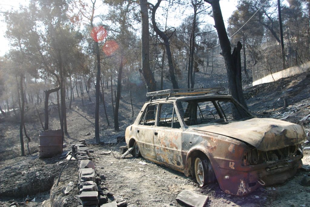 Κάηκε ολοσχερώς ΙΧ στην Εθνική Οδό Θεσσαλονίκης-Βέροιας