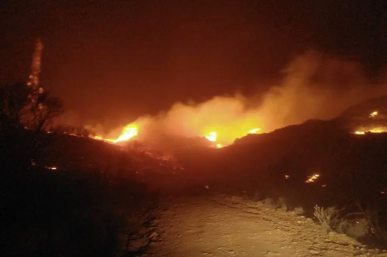 Αγία Μαρίνα : Έσβησε η πυρκαγιά στο εγκαταλελειμμένο νταμάρι των Χανίων
