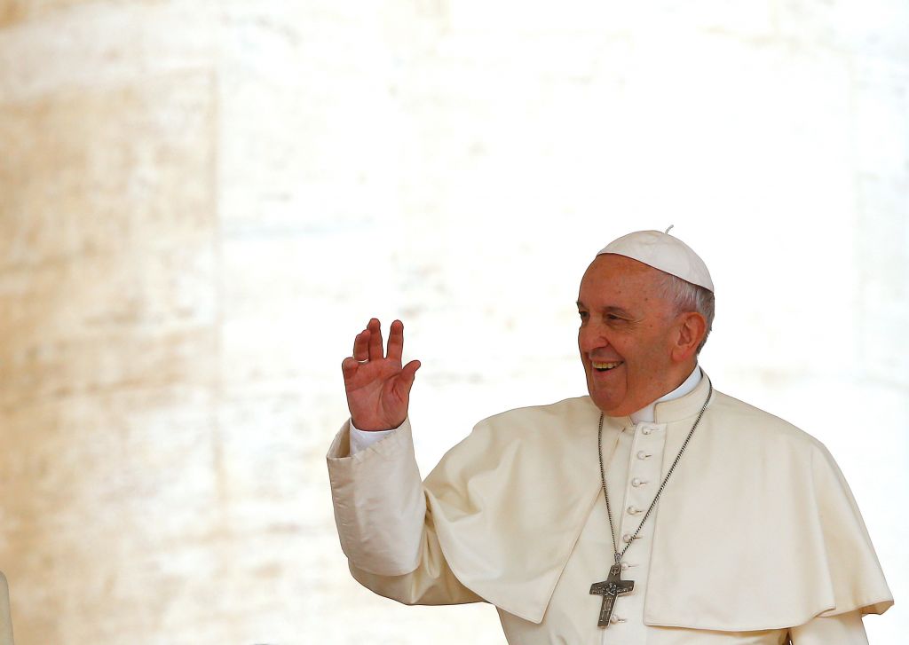 Ο Πάπας Φραγκίσκος προσεύχεται για θύματα της Αττικής