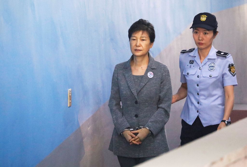 Μέχρι και 32 χρόνια φυλακή για την πρώην πρόεδρο της Ν. Κορέας