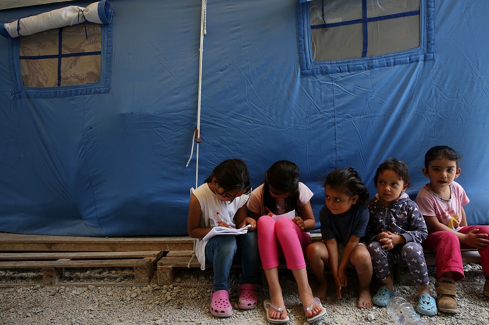 Αμεση στέγαση για τα ασυνόδευτα προσφυγόπουλα υπόσχεται η Θεανώ Φωτίου