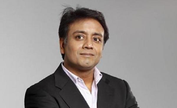 Ζία Χάιντερ Ράχμαν: Καρυδότσουφλο σε μια θάλασσα αλλαγής