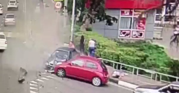 Ρωσία: Αυτοκίνητο παρέσυρε πεζούς – Ένας νεκρός, τρεις τραυματίες