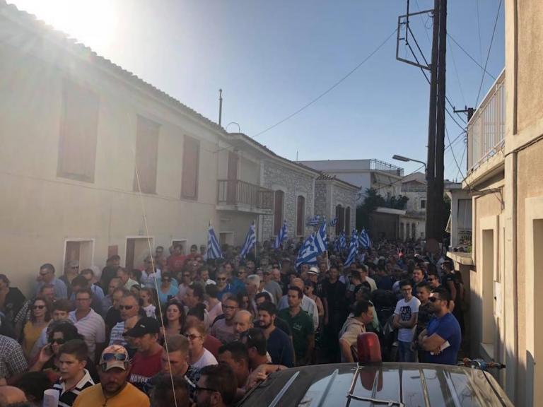 Σάμος: Διαμαρτυρία κατοίκων για την κατασκευή νέου Κέντρου Υποδοχής [Εικόνες]