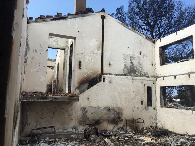 Συγκλονίζει η κρητικιά που έμεινε μέχρι τέλους δίπλα στον άρρωστο άντρα της