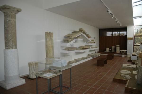 Εκθέσεις σύγχρονης τέχνης σε νησιά των Κυκλάδων