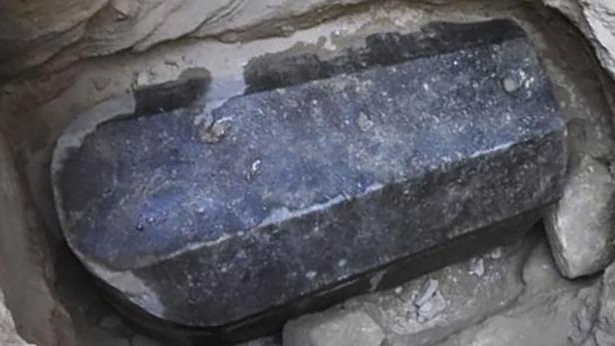Σαρκοφάγος της πτολεμαϊκής περιόδου βρέθηκε άθικτη στην Αίγυπτο