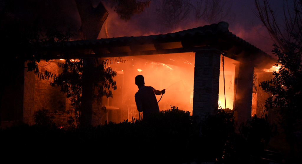 Το SMS που δεν εστάλη ποτέ: Η εγκληματική αμέλεια που έστειλε στις φλόγες δεκάδες ανθρώπους