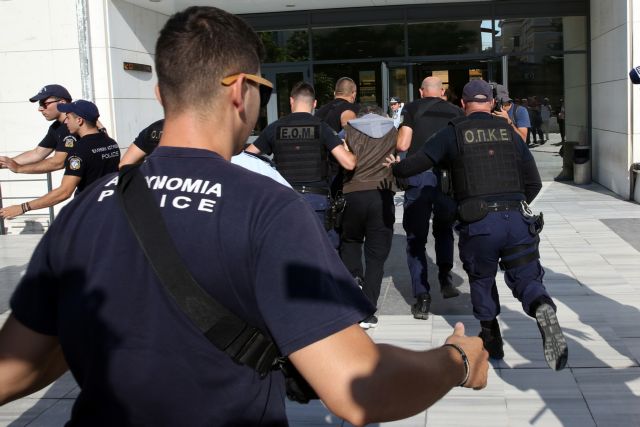 «Θα πεθάνεις αλήτη» φώναζαν οι συγγενείς της Ζέμπερη στον δολοφόνο [Εικόνες]