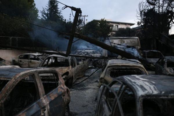 Στους 81 οι νεκροί – Οι πυροσβέστες εντοπίζουν σορούς στα καμένα σπίτια