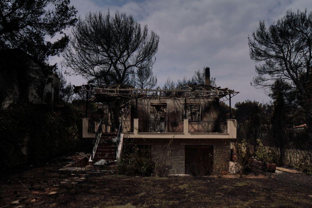 Ξεκινούν αύριο οι κατεδαφίσεις κτηρίων στο Μάτι