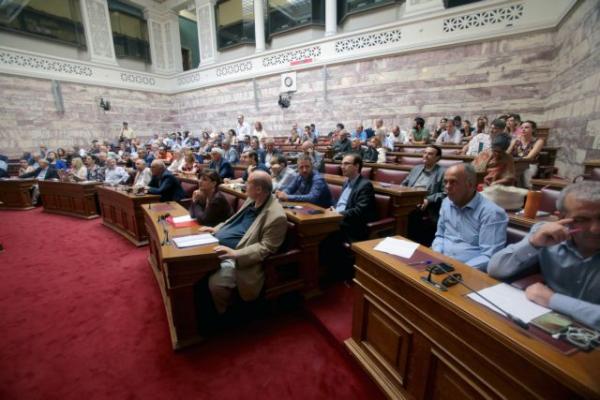 Οι βουλευτές του ΣΥΡΙΖΑ βαθμολογούν τους υπουργούς