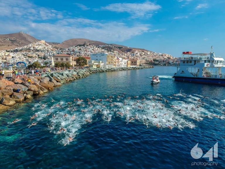 Εντυπωσιακές μονομαχίες στο Syros Triathlon