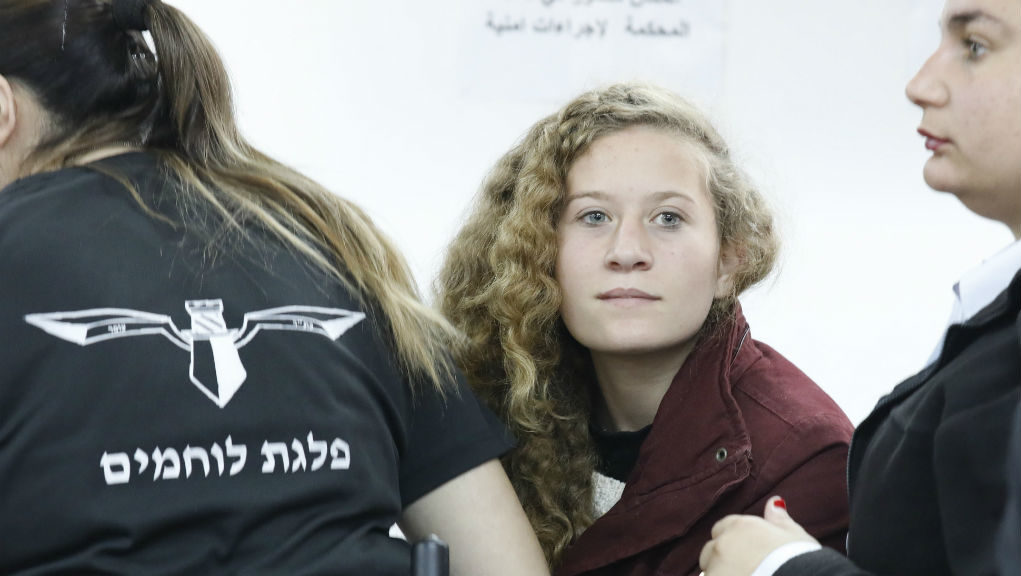 Ισραήλ : Η 17χρονη παλαιστίνια Άχεντ Ταμίμι και η μητέρα της αφέθηκαν ελεύθερες