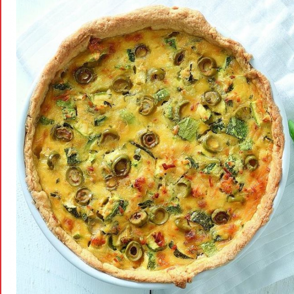 Τάρτα με κολοκυθάκια, γραβιέρα Κρήτης και βασιλικό