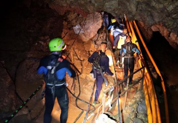 Ξεκίνησε η επιχείρηση διάσωσης στο σπήλαιο της Ταϊλάνδης
