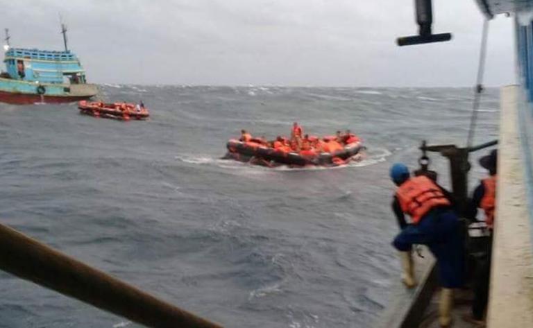 Πουκέτ: Είκοσι αγνοούμενοι από τη βύθιση τουριστικού σκάφους