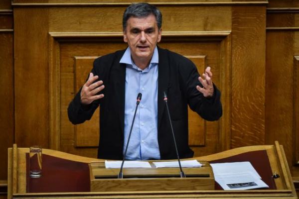 Κοινωνική πολιτική παρά τα υψηλά πρωτογενή πλεονάσματα υπόσχεται ο Τσακαλώτος