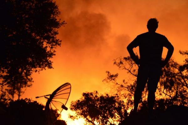 ΗΠΑ: Χιλιάδες άνθρωποι εγκατέλειψαν τις εστίες τους λόγω των πυρκαγιών