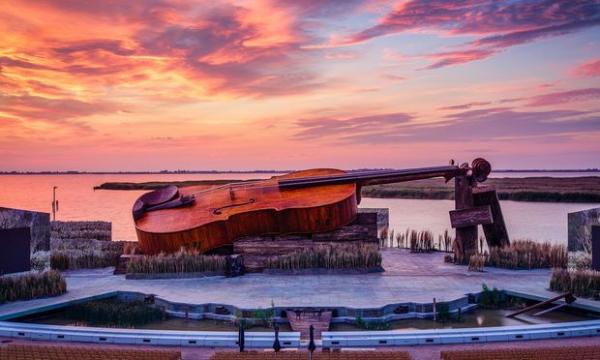 Το μεγαλύτερο βιολί του κόσμου για το φετινό Φεστιβάλ στο Μέρμπις