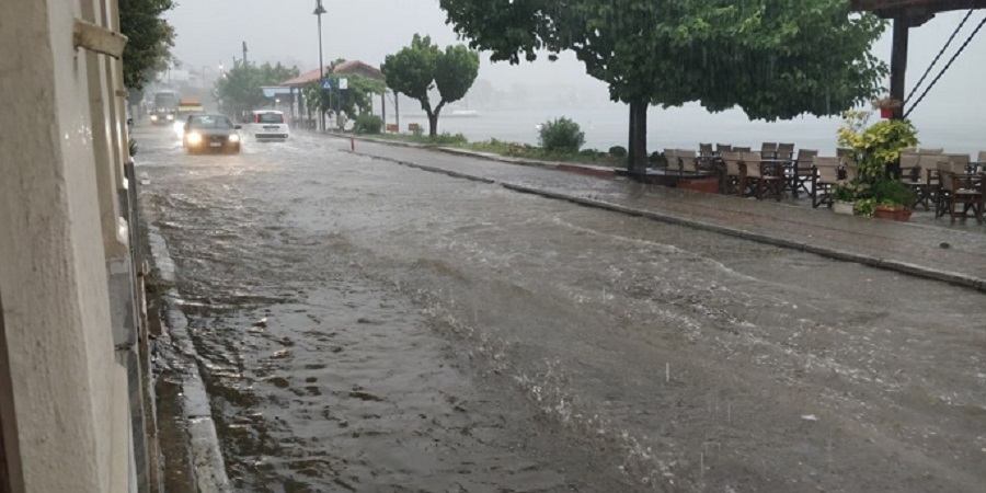 Βόλος: Ζημιές και διακοπή κυκλοφορίας εξαιτίας καταιγίδας