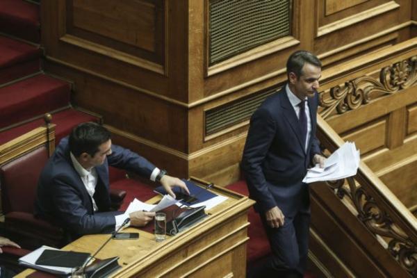 Μετωπική σύγκρουση Τσίπρα – Μητσοτάκη στη Βουλή για την Οικονομία