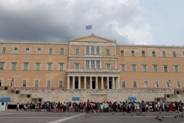 Ποσό ύψους 10 εκατ. ευρώ θα διαθέσει η Βουλή στους πληγέντες από τις φονικές πυρκαγιές