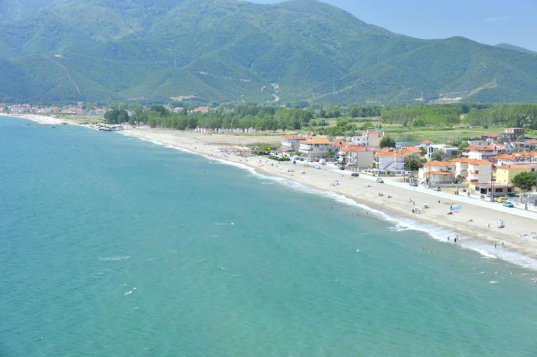 Ο αέρας παρέσυρε στρώμα με δύο άτομα στη Θεσσαλονίκη