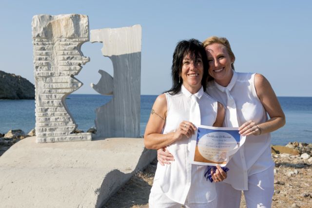 Μυτιλήνη : Στην Ερεσό ο πρώτος επίσημος γάμος μεταξύ δύο γυναικών στο νησί