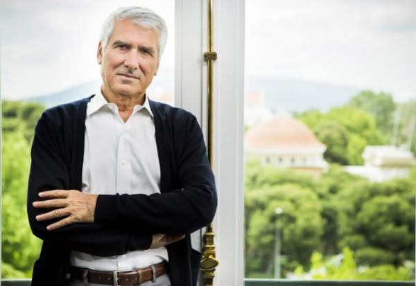 Βαγγέλης Χρόνης: Η μελαγχολική σιωπή των αγαλμάτων