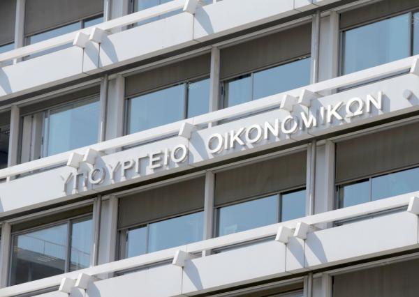 ΝΔ και ΚΚΕ κατά της τροπολογίας για τις αυξήσεις στις ΔΕΚΟ