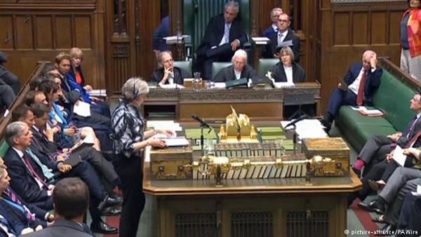 Βρετανία : Στα πρόθυρα διάσπασης το κυβερνών κόμμα