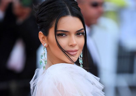 Κένταλ Τζένερ : Αποκαλύπτει την πρωινή ρουτίνα ομορφιάς της