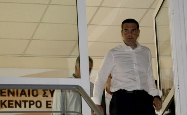 Ο κόσμος στο Μάτι καιγόταν και ο Τσίπρας… ενημερωνόταν ότι η φωτιά είναι σε ύφεση