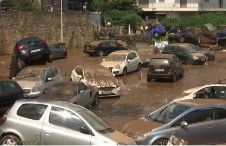 Πλημμύρισαν τα βόρεια προάστια, απεγκλωβίστηκαν οδηγοί [Εικόνες]