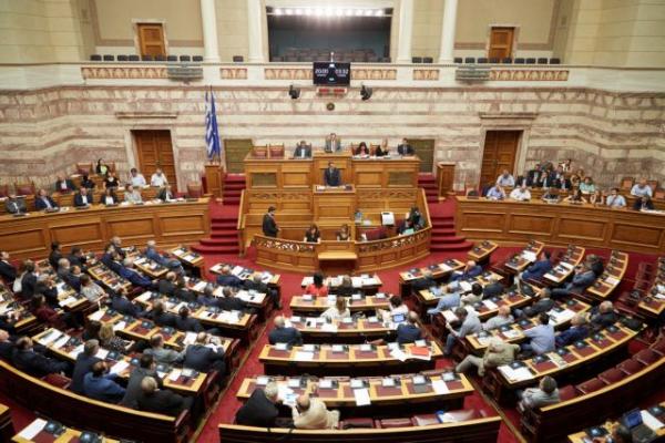 «Πέρασε» με ευρύτατη πλειοψηφία το σπάσιμο των μεγάλων περιφερειών