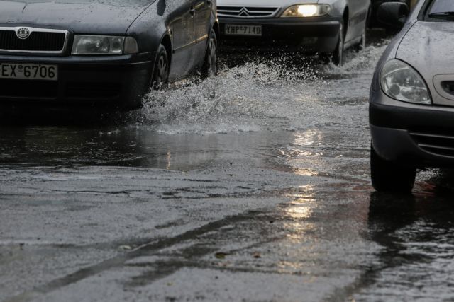 Προβλήματα από την κακοκαιρία στην Αττική – Έκλεισαν δρόμοι, εγκλωβίστηκαν οδηγοί