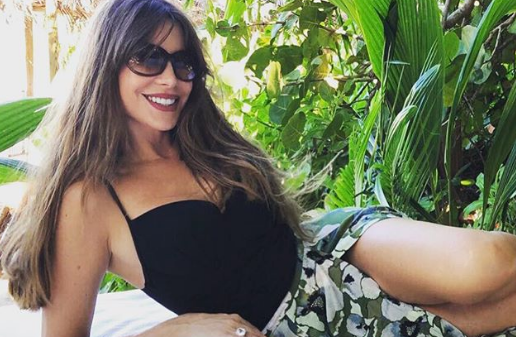 Σοφία Βεργκάρα: Οι φωτογραφίες με μαγιό στην παραλία