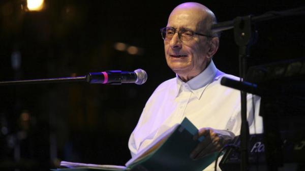 Η χώρα αποχαιρετά έναν τεράστιο άνθρωπο