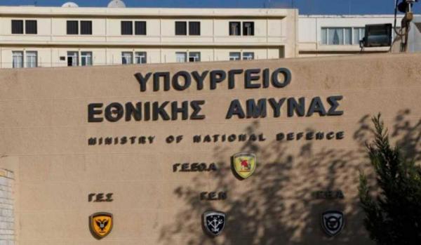 «Καρφώνουν» το ΥΠΕΘΑ που μιλά για «λαθρομετανάστες» βουλευτές του ΣΥΡΙΖΑ